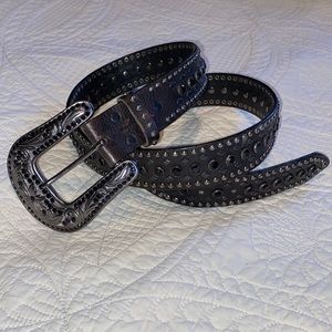 LIKE NEW Nocona black jewels in black belt. Size Large